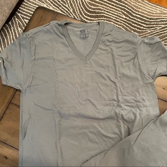 New in Bag 3 Pack Sizes M Fruit of the Loom Dark Gray V Neck shirts - Picture 9 of 14